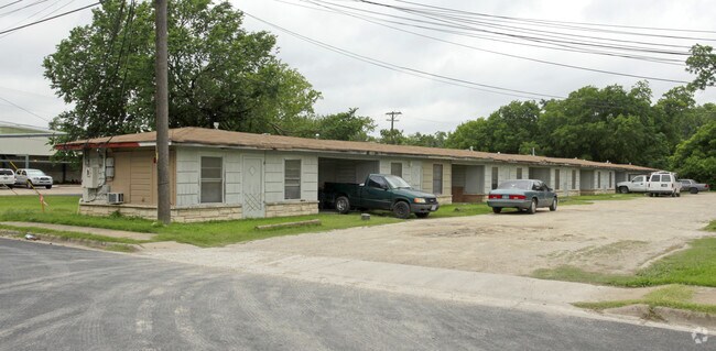 Primary Photo - 620 Gunter St
