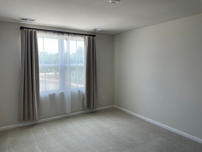 Building Photo - B1644