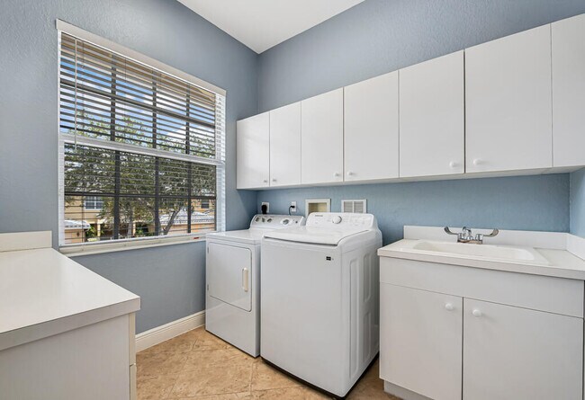 Building Photo - 9778 Bowline Dr