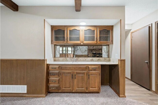 Building Photo - HUGE 4 Bedroom, 3.5 Bathroom!