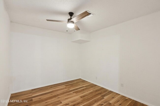 Building Photo - 409 Sailfish Dr E