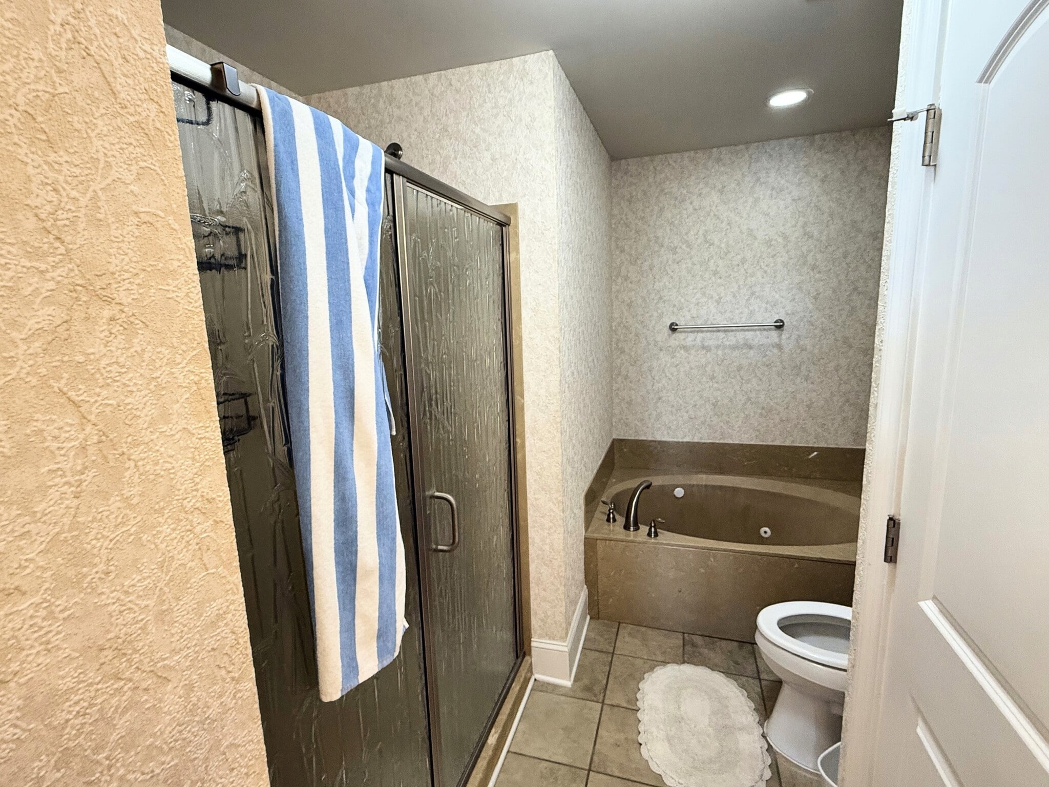 Building Photo - 265 Venice Way