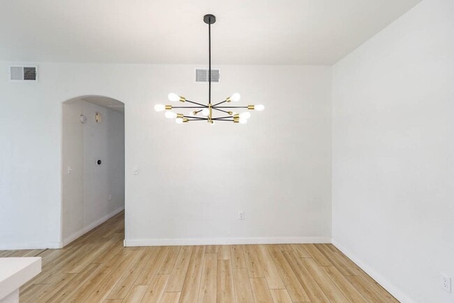 Building Photo - 3 Bed Condo In Gated West Side Community