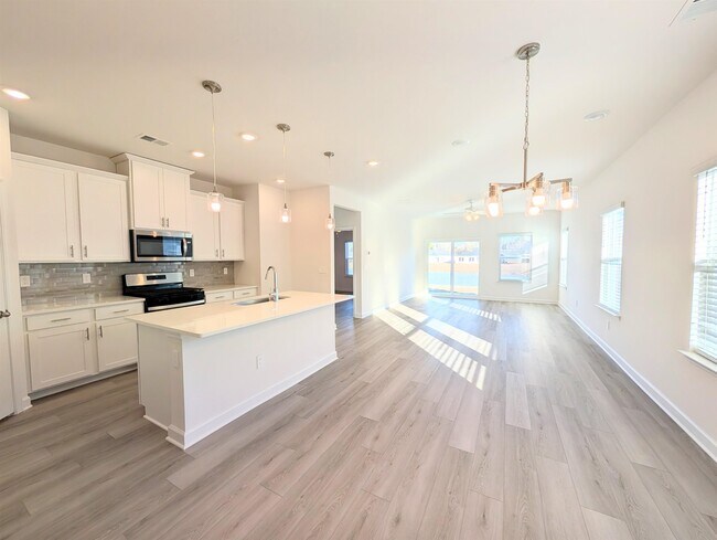 Building Photo - 1508 Regal Fern Wy