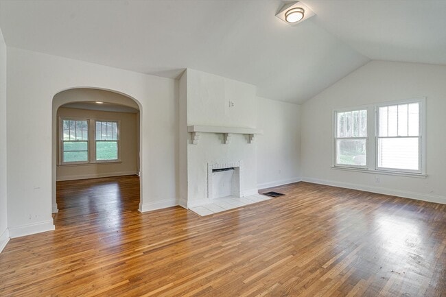 Building Photo - 2/ 1 Home for Rent!