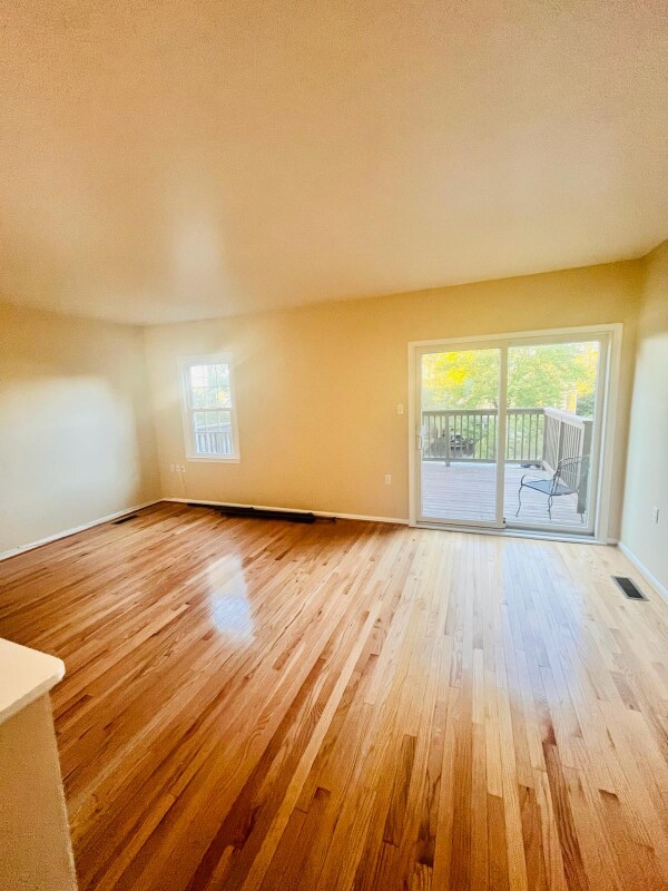 Building Photo - 12036 Stallion Ct