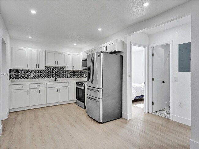 Building Photo - 3661 NE 8th Ave