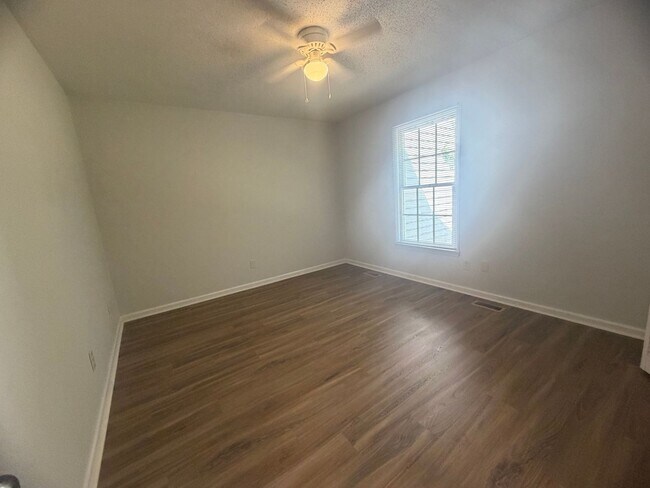 Building Photo - 4816 Hoyle Dr