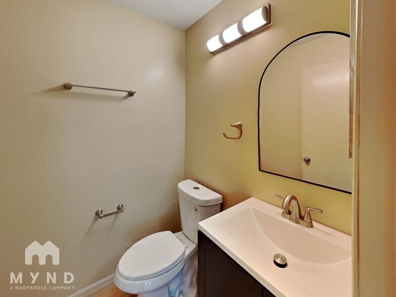 Building Photo - 1938 Blue Fox Ct