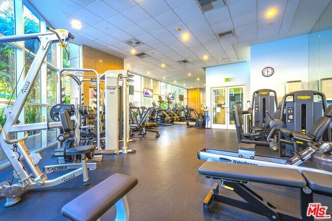 Building Photo - 801 S Grand Ave