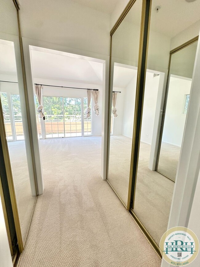 Building Photo - Charming 3BR|2.5BA Palo Alto Townhome – Pr...