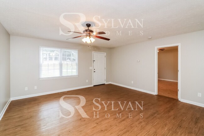 Building Photo - This charming 3BR 2BA home is ready to welcome you home