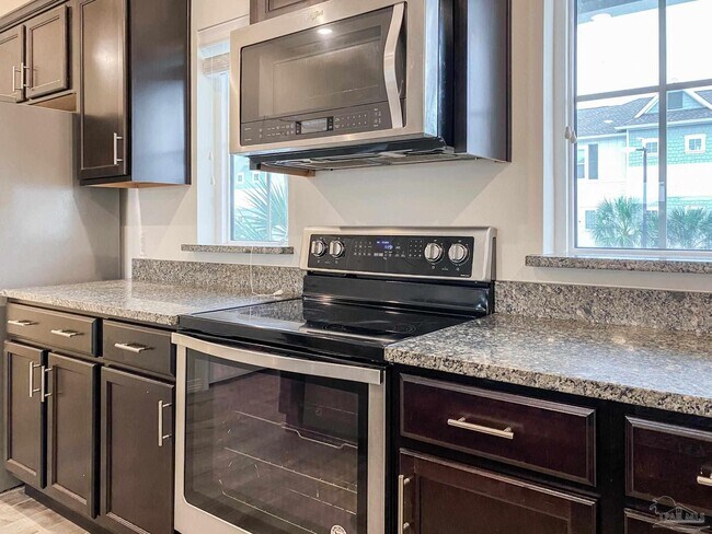 Building Photo - 14545 Salt Meadow Dr