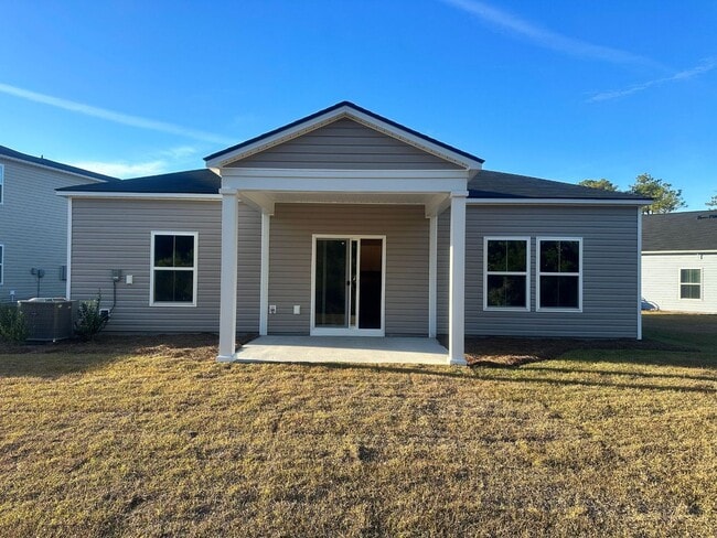 Building Photo - LOCATION, LOCATION, LOCATION! 10 Minutes f...