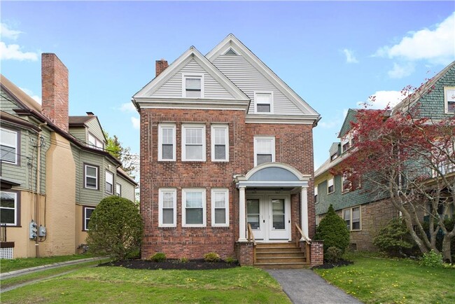 Primary Photo - 167 Irving Ave