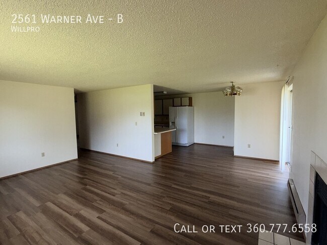 Building Photo - 2561 Warner Ave