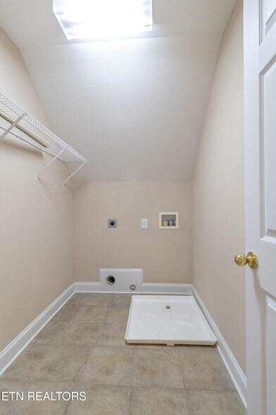 Building Photo - 8334 Bay Gardens Ln