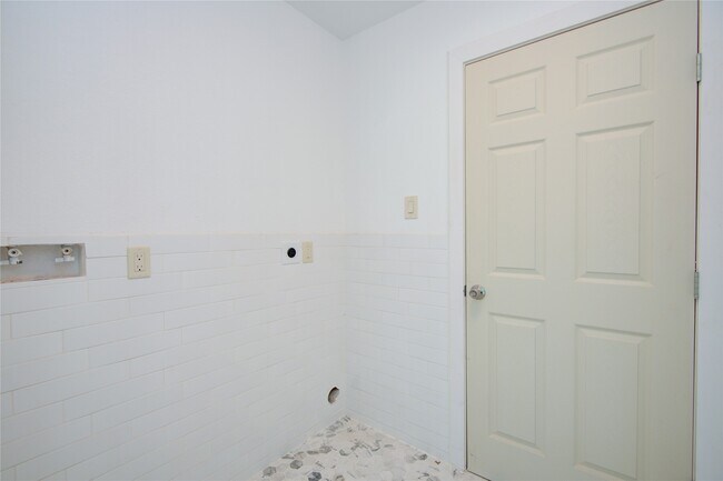 Building Photo - 4427 Waterfall Way