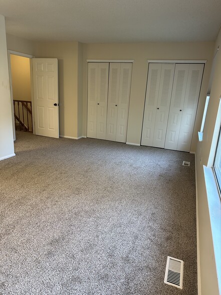 Building Photo - 393 Hadleigh Ln