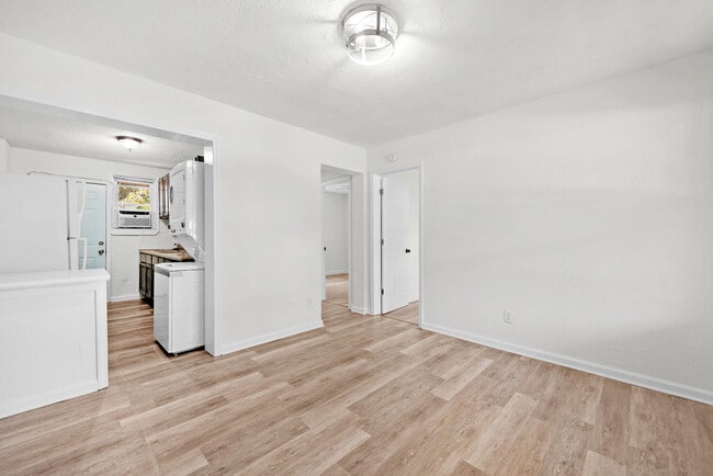 Building Photo - 2101 W Romana St