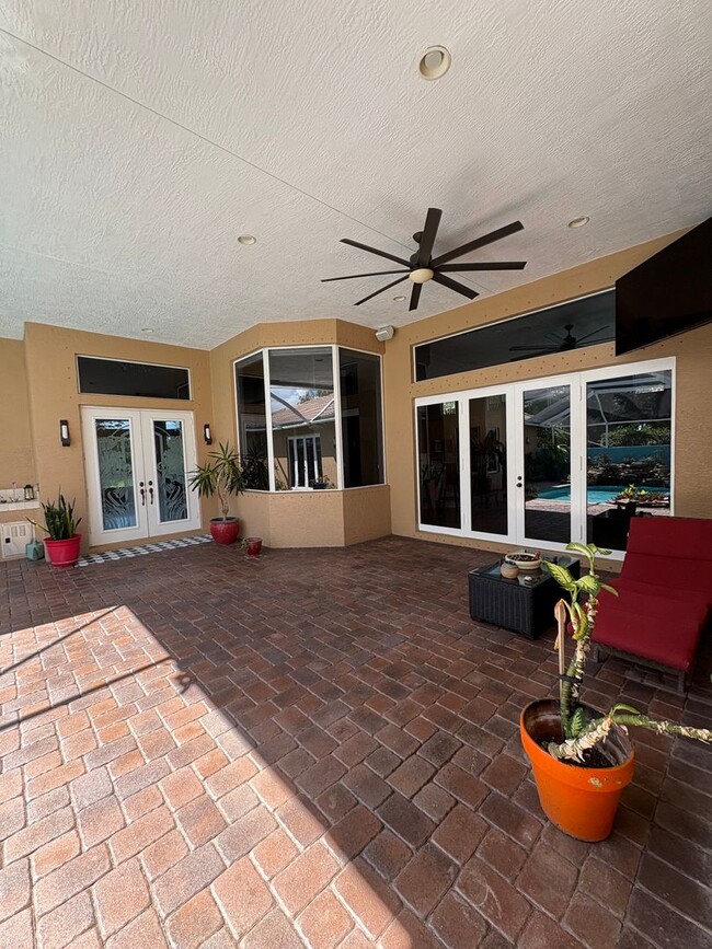 Building Photo - Spacious 3/3.5 3 car garage home in Palm City
