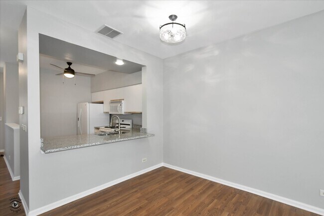 Building Photo - 523 Peebles Ct