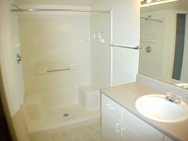 Building Photo - 2-Bedroom, 2-Bath Condo at Park Central – ...