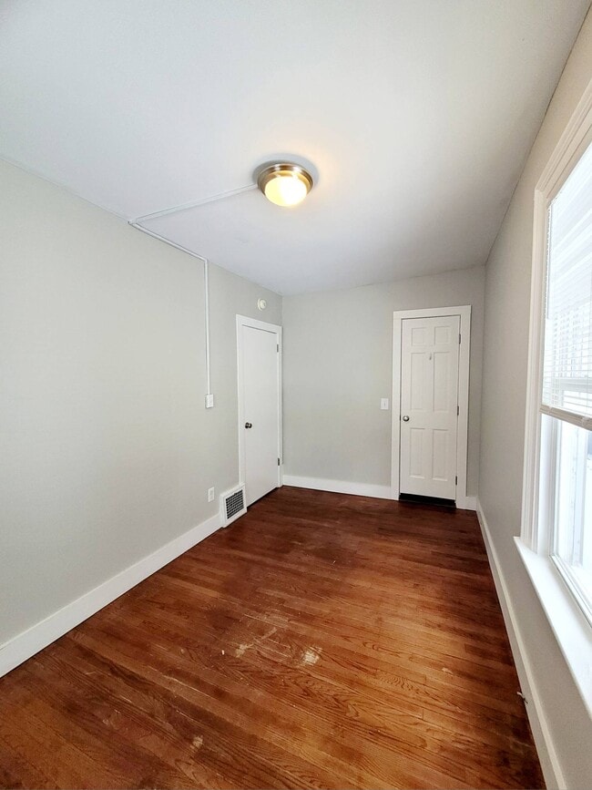 Building Photo - 219 Lane Ave SW