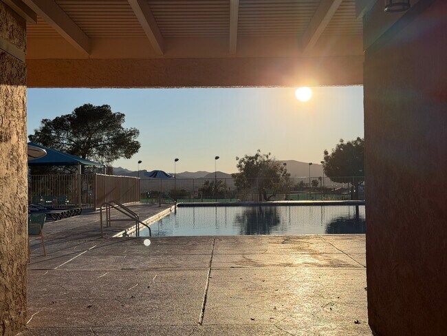 Building Photo - 4871 W Condor Dr