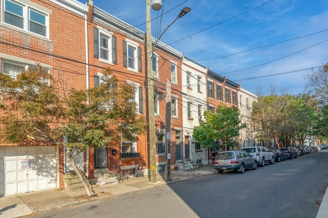 Building Photo - 802 LeCount St