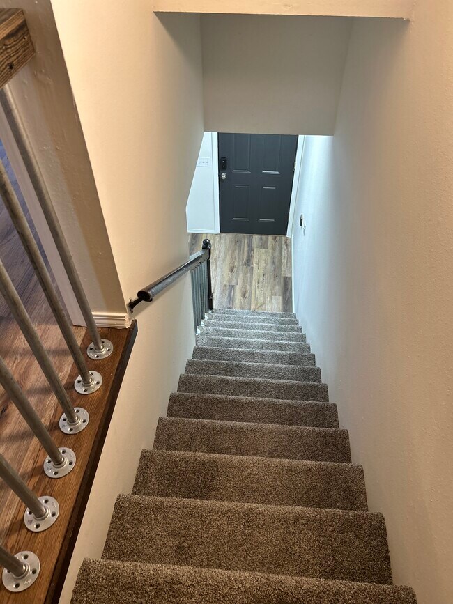 Building Photo - 1220 Apple Glen St