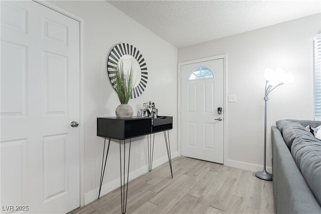 Building Photo - 4273 Ridgeview Dr