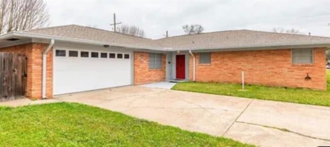 Primary Photo - 1575 Longfellow Dr