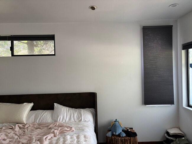 primary - 11818 Pacific Ave