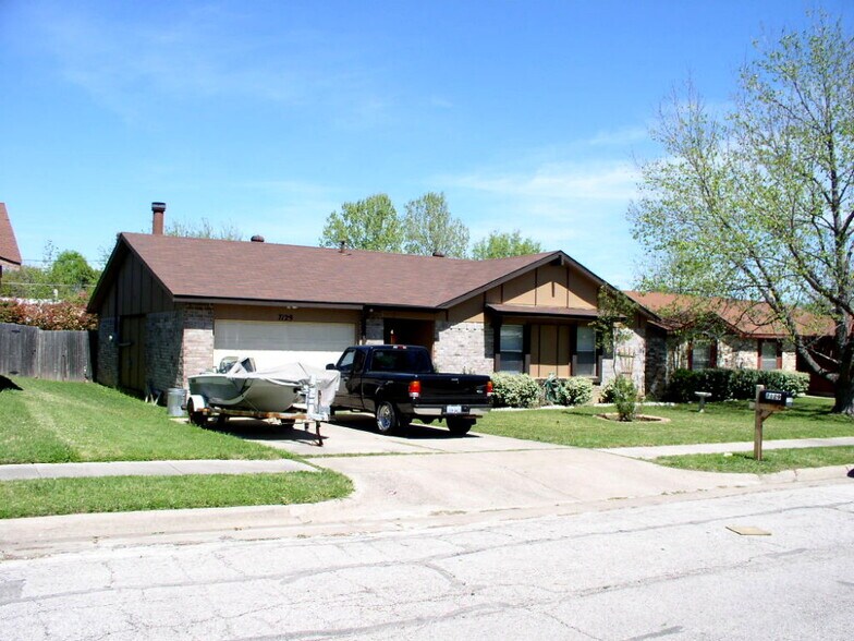 Primary Photo - 7129 Harwick Ln