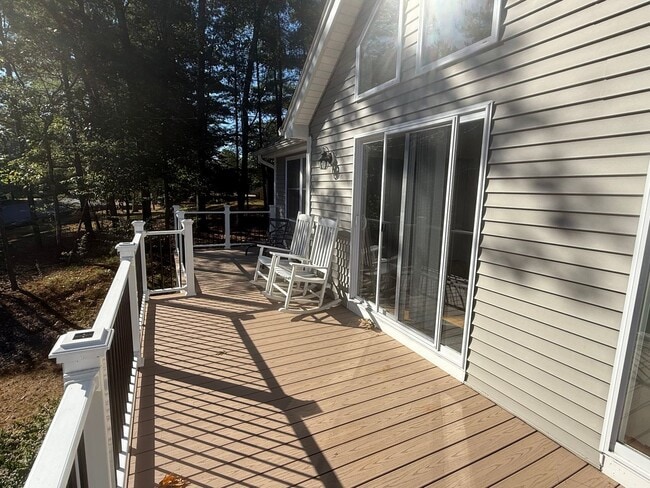 Building Photo - Spacious & Comfortable 4 Bedroom House - C...