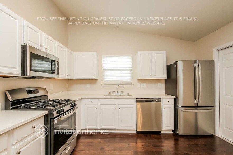 Building Photo - 2524 Captains Watch Rd NE