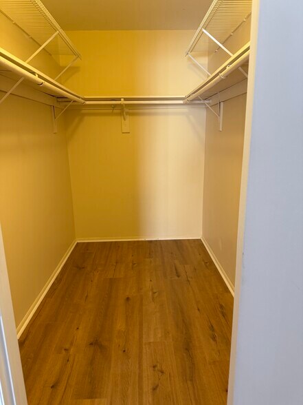 Building Photo - 5083 Beech Ct