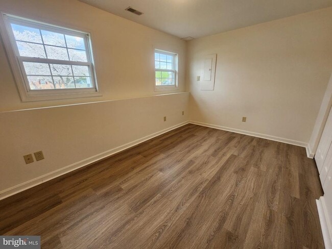 Building Photo - 1048 Kasinof Ave
