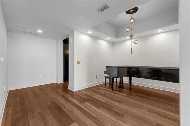 Building Photo - 260 S Osceola Ave