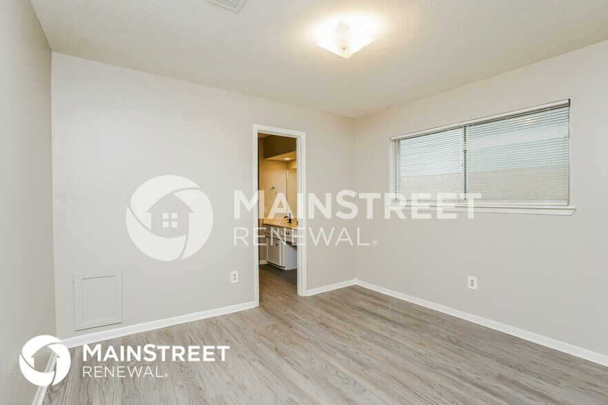 Building Photo - 327 Enchanted Trail Dr
