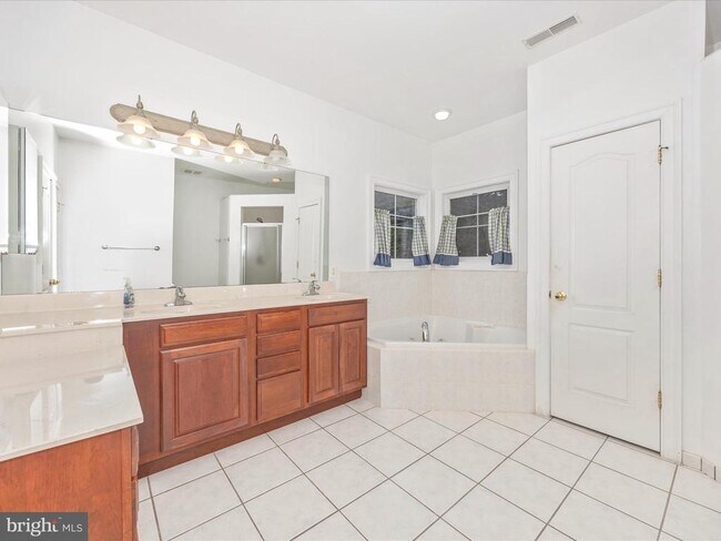 Building Photo - 18818 Liberty Mill Rd