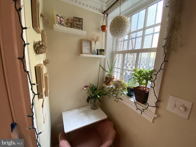 Building Photo - 2128 10th St NW