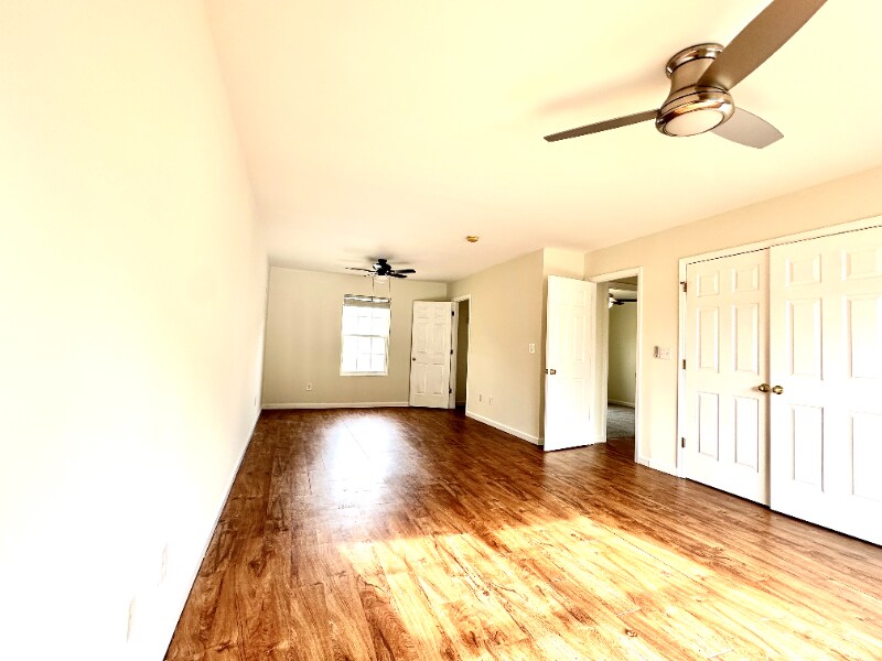 Building Photo - 1419 Burgess Ln