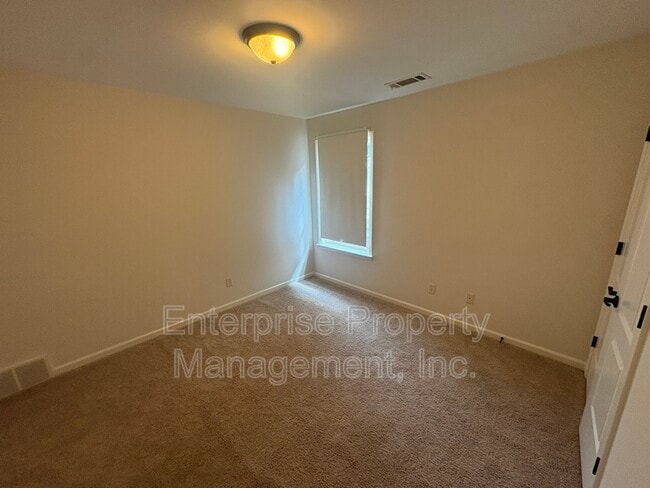 Building Photo - 886 Winter Leaf Dr