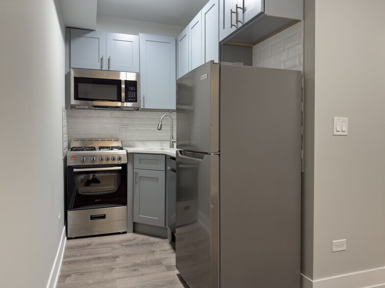 Building Photo - 503 W Belmont Ave