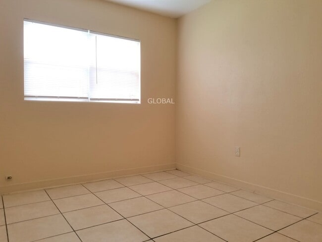 Building Photo - Charming 3-Bedroom Home with Spacious Back...