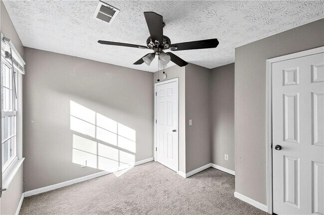 Building Photo - 1075 Forest Heights Rd