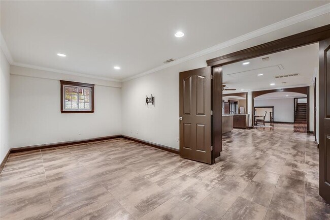 Building Photo - 4900 Balcones Dr