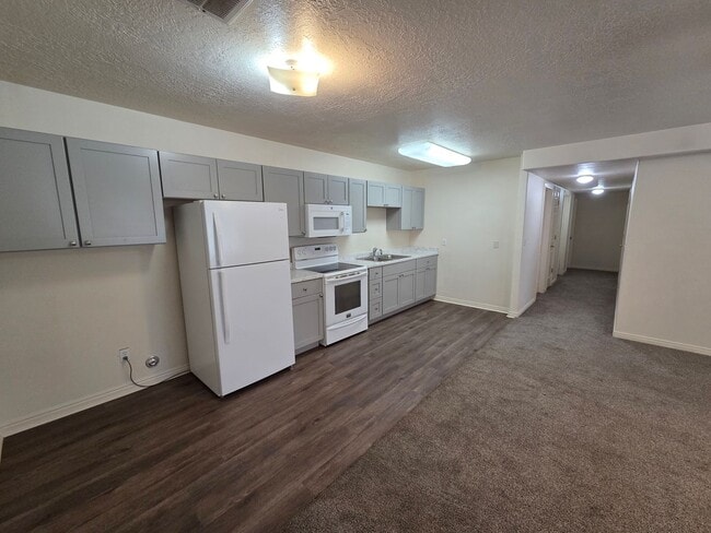 Building Photo - 2 Bed Apartment - Ready to GO!